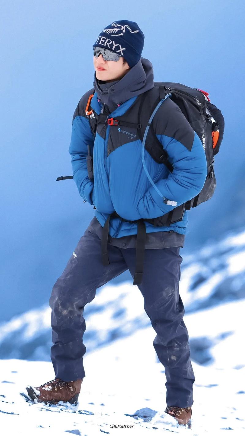 滑翔男子被吸至高空,滑翔男子被吸至高空视频